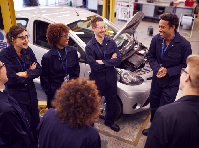 L’importance de la formation en véhicules électriques face à la révolution technologique en constante évolution