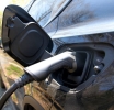 Véhicules électriques : aux fabricants de baisser leurs prix, selon Équiterre