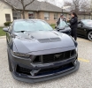 Un amateur de Ford Mustang de 83 ans reçoit une surprise rugissante pour célébrer la Semaine mondiale de la Mustang // La Ford Mustang rugit vers une nouvelle année de domination mondiale des ventes