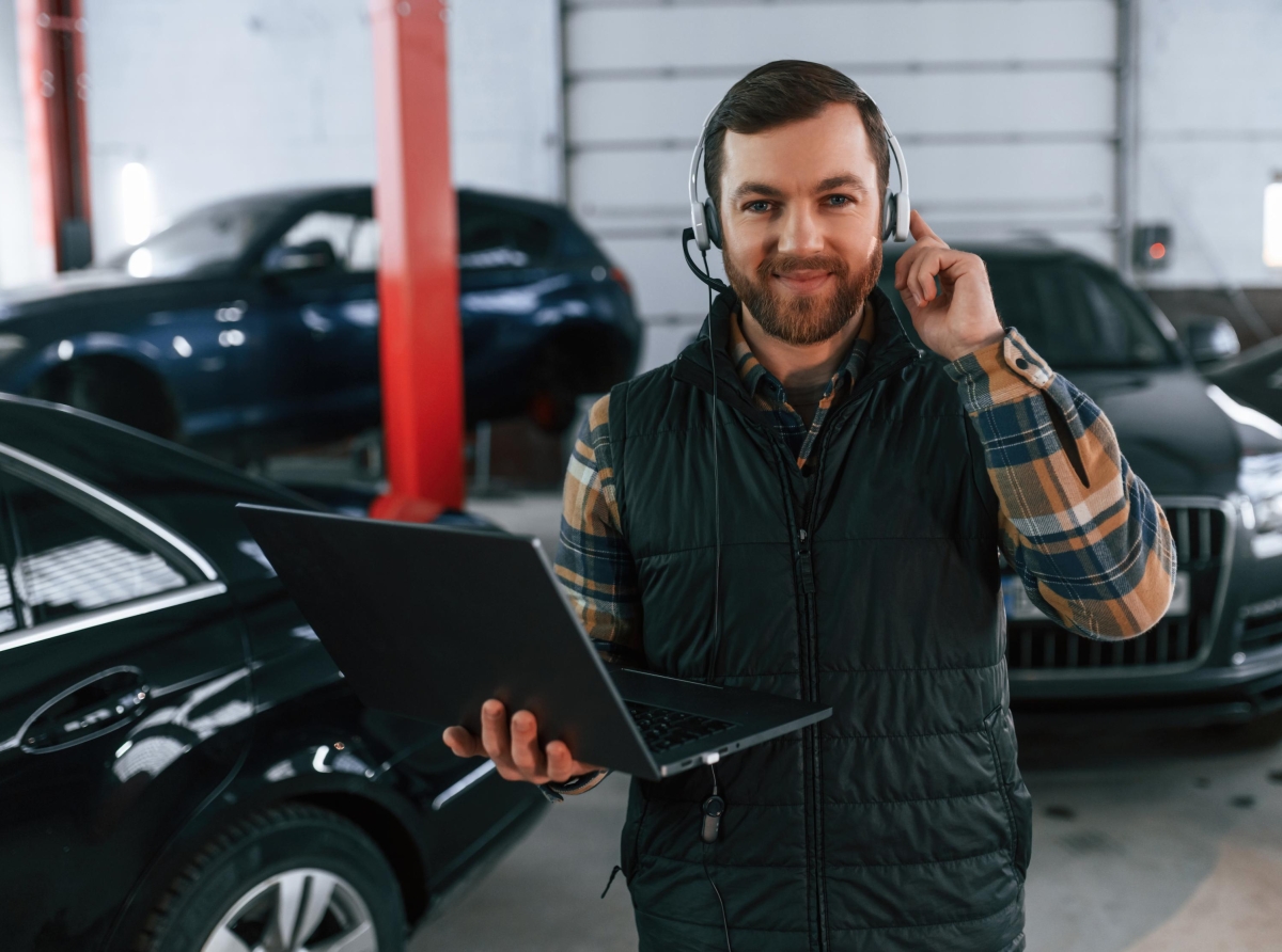 Pourquoi les conseillers de service ont besoin d’un logiciel de gestion de réparation automobile pour garder une longueur d’avance