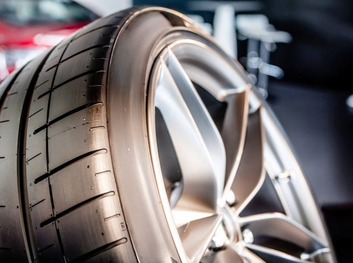 Titre d'un article promotionnel pour le Dossier Pneus & Carrosseries Automne 2025