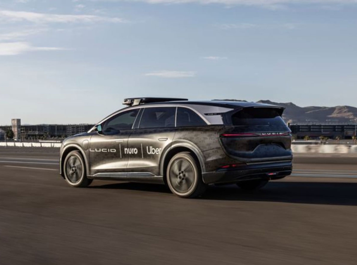 uber-investit-300-millions-chez-lucid-pour-propulser-ses-robotaxis
