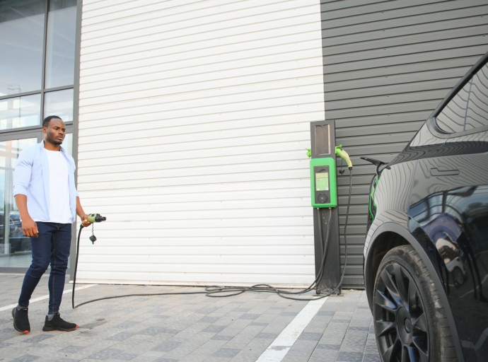 Ottawa suspend la cible de ventes de véhicules électriques pour 2026