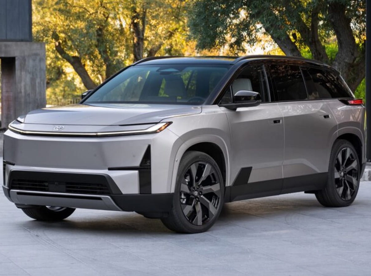 toyota-lance-la-version-electrique-de-son-highlander