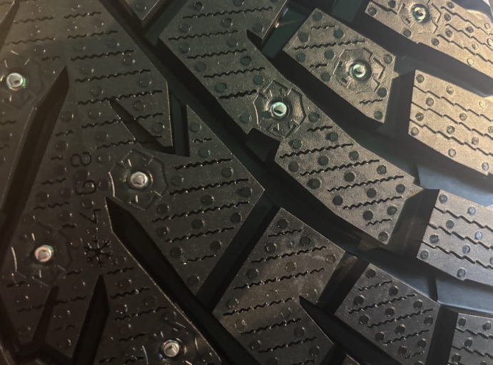 Nokian lance un pneu d’hiver avec crampons rétractables