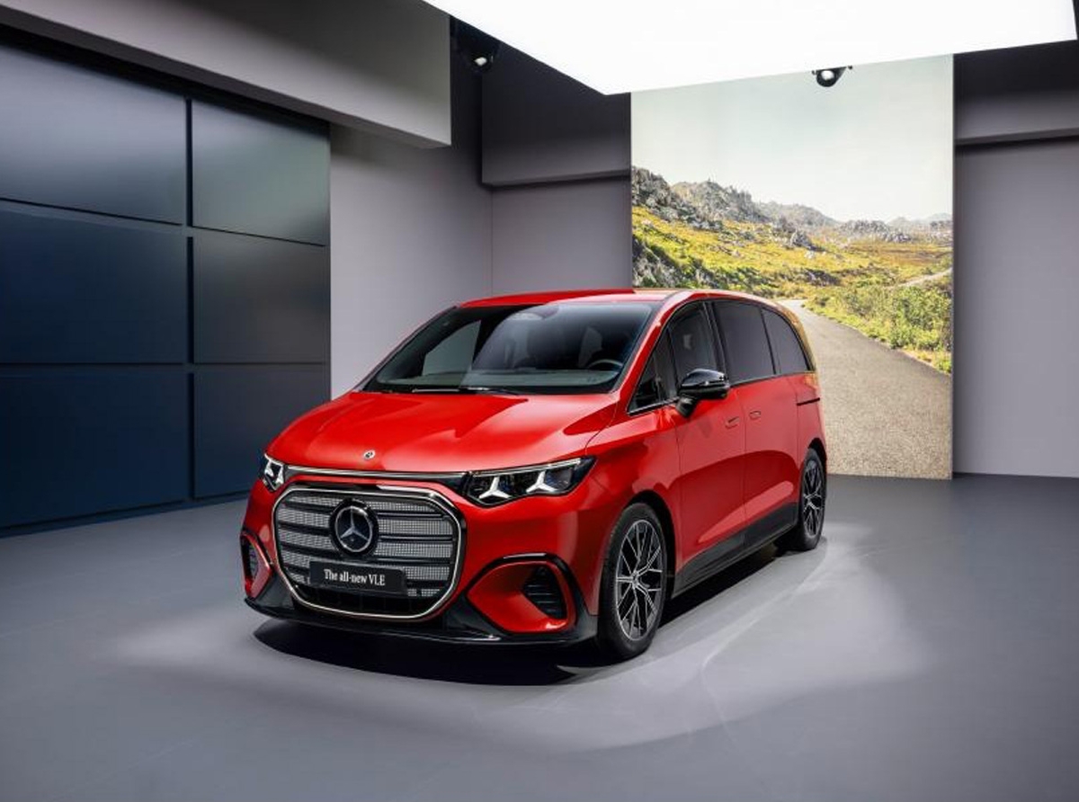 mercedes-benz-unveils-its-new-luxury-van