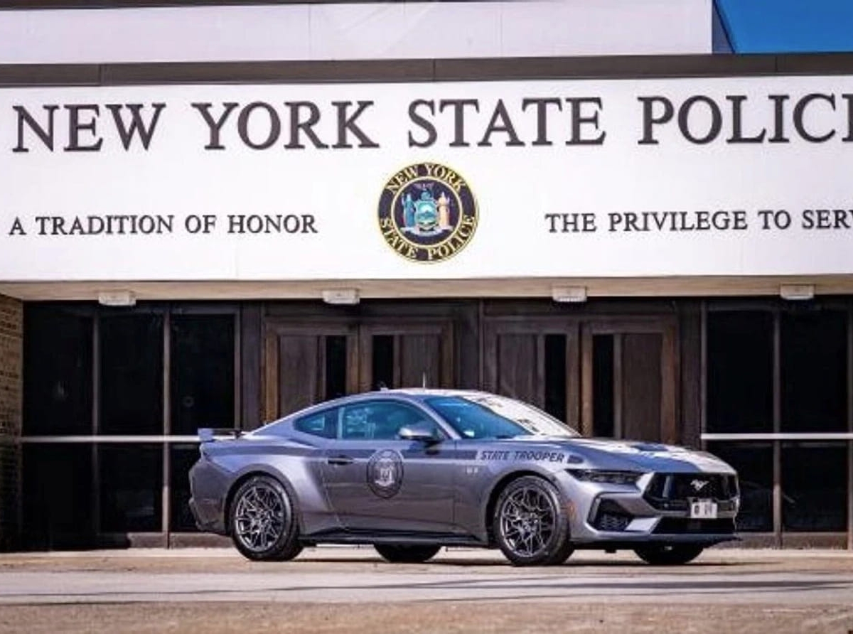La police de l'État de New York présente ses Mustang GT de patrouille