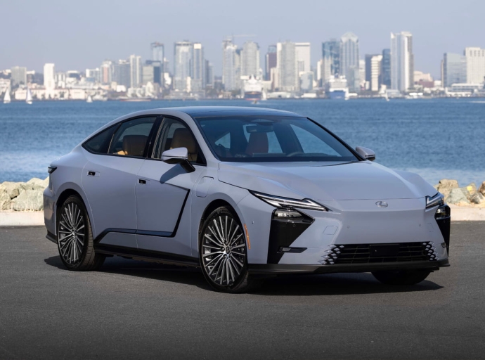 Lexus unveils its new ES