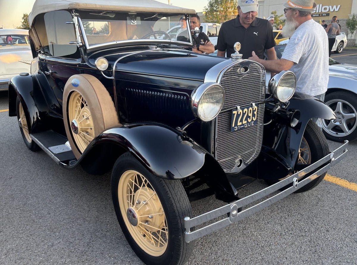 Auto sport rétro - A hot Friday night in Laval!